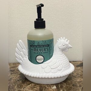 Hen on Nest Meyer Soap Holder